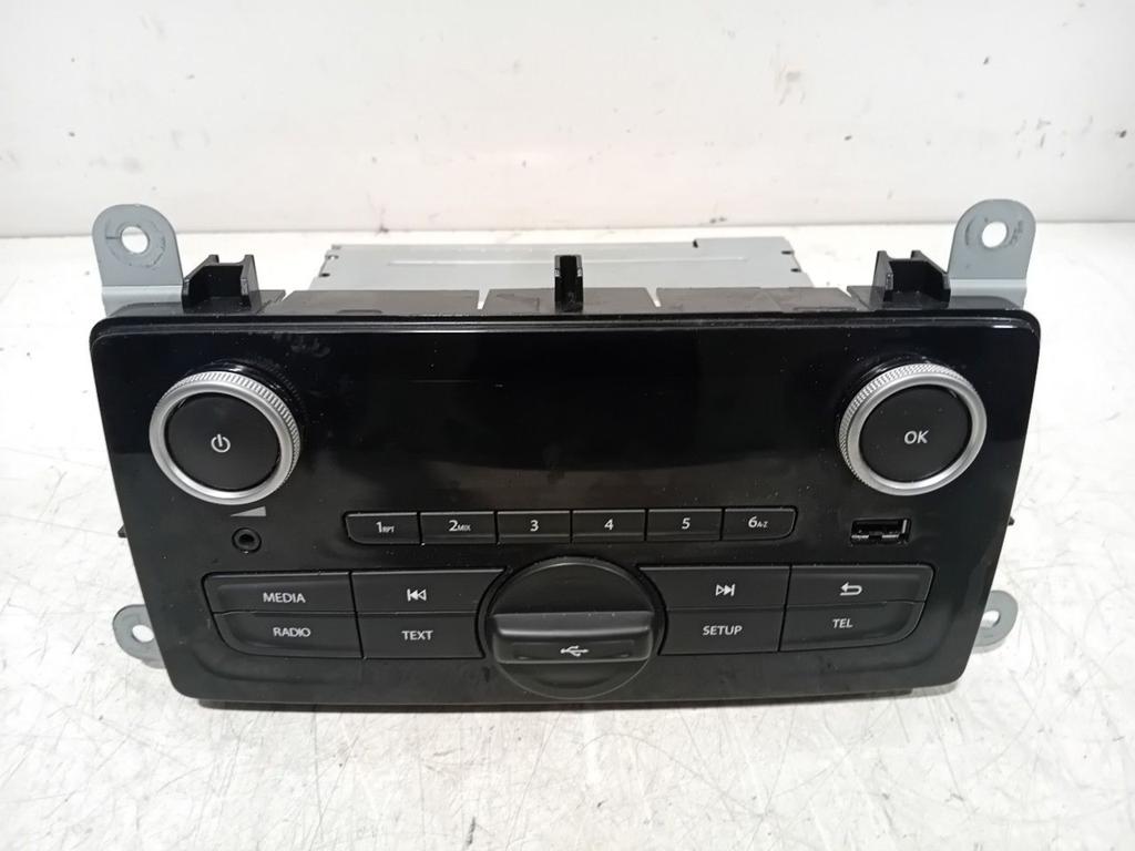 Radio Renault Clio, Autos : Divers, Autoradios, Enlèvement ou Envoi, Van der Ven Autorecycling B.V., Onderdelen@venauto.nl, Ettenseweg 76, 4706 PB Roosendaal, The Netherlands