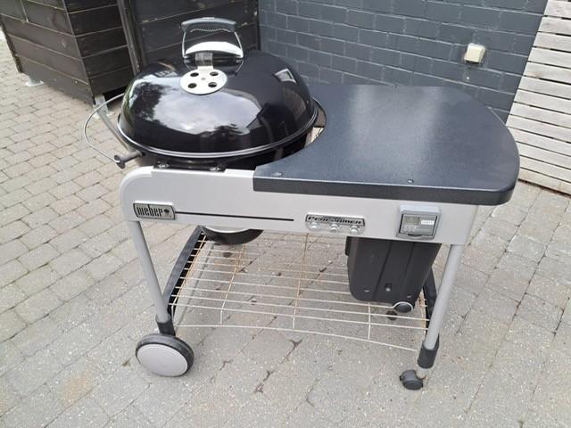 Mooie WEBER bbq barbecue PERFORMER houtskool met werkblad, Ophalen, Gebruikt, Weber