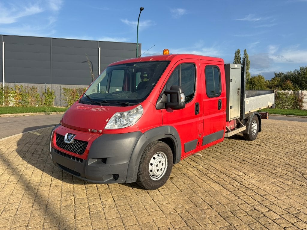 Peugeot Boxer 3.0 177cv / L4 benne basculante / 7024,8€ htva, Autos, Camionnettes & Utilitaires, Rouge, Euro 5, Achat, 2700 kg