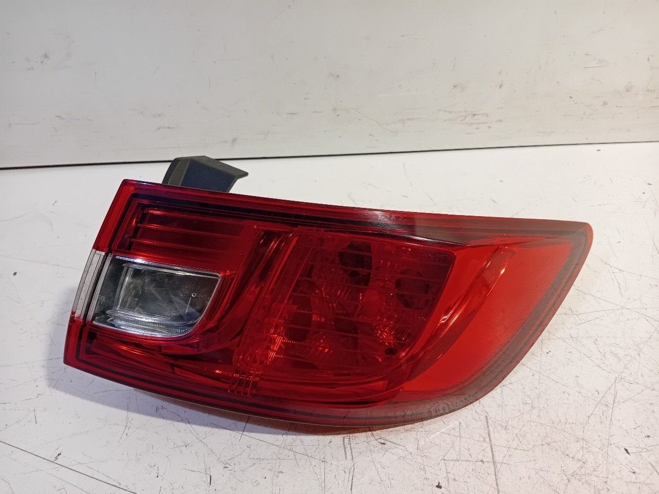 Achterlicht carrosserie rechts Renault Clio, Onderdelen@venauto.nl, Van der Ven Autorecycling B.V., Gebruikt, Ettenseweg 76, 4706 PB Roosendaal, The Netherlands