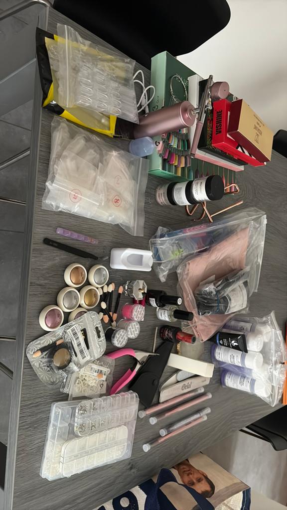 Divers articles de salon de manucure à vendre, Bijoux, Sacs & Beauté, Beauté | Cosmétiques & Maquillage, Comme neuf, Accessoires