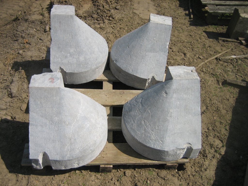 mooi koppel oude arduinen stootstenen, Antiek en Kunst, Ophalen