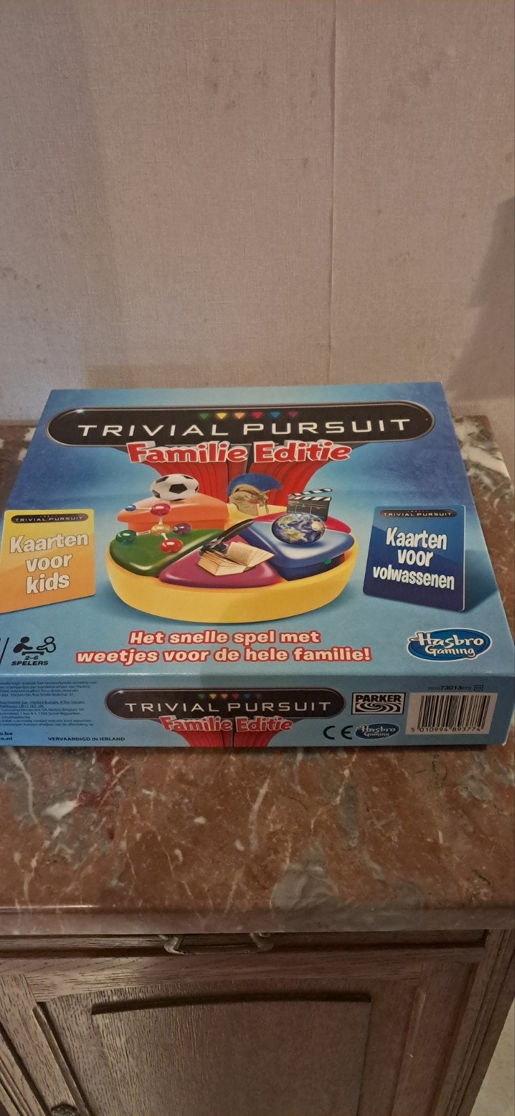 Trivial Pursuit Familie Editie, Vijf spelers of meer, Ophalen of Verzenden, Zo goed als nieuw, Hasbro gaming