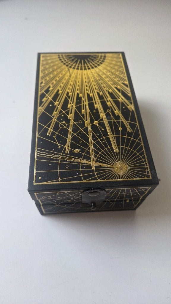22th Tomorrowland Anniversary Box (Perfect condition), Verzamelen, Ophalen of Verzenden