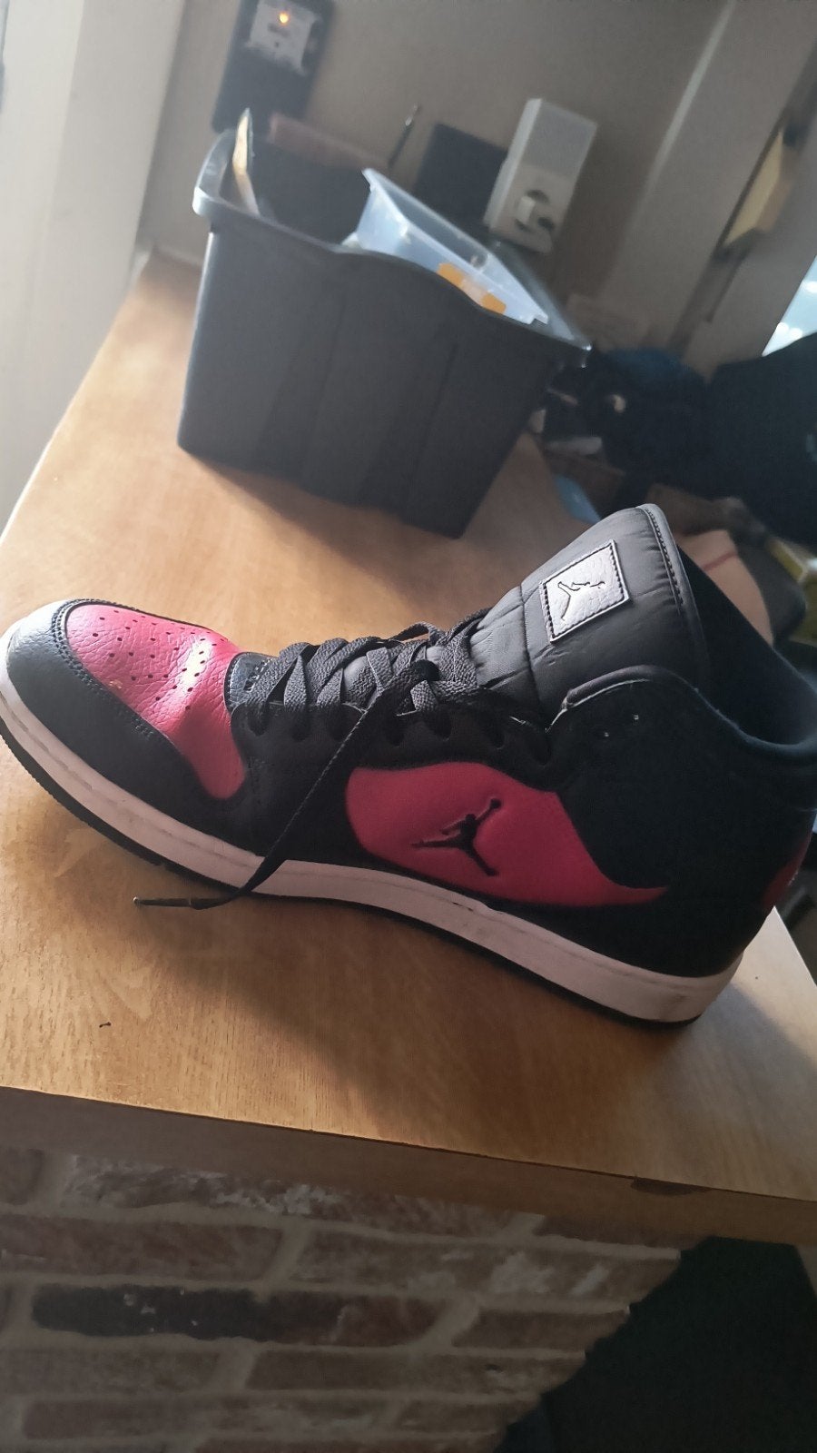 maat 46 Rode Jordan 1's - 1 keer gedragen, Kleding | Heren, Schoenen, Ophalen, Overige kleuren, Nieuw, Sneakers