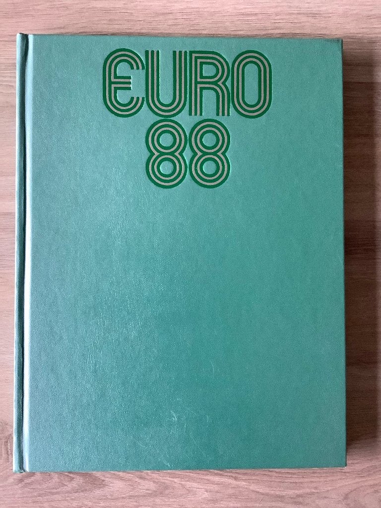 Voetbalboek Euro88, Enlèvement ou Envoi, Comme neuf, Sport de ballon