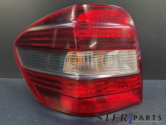 Achterlicht links van een Mercedes ML-Klasse, Auto-onderdelen, Verlichting, Mercedes-Benz, Gebruikt, 3 maanden garantie, Ophalen of Verzenden
