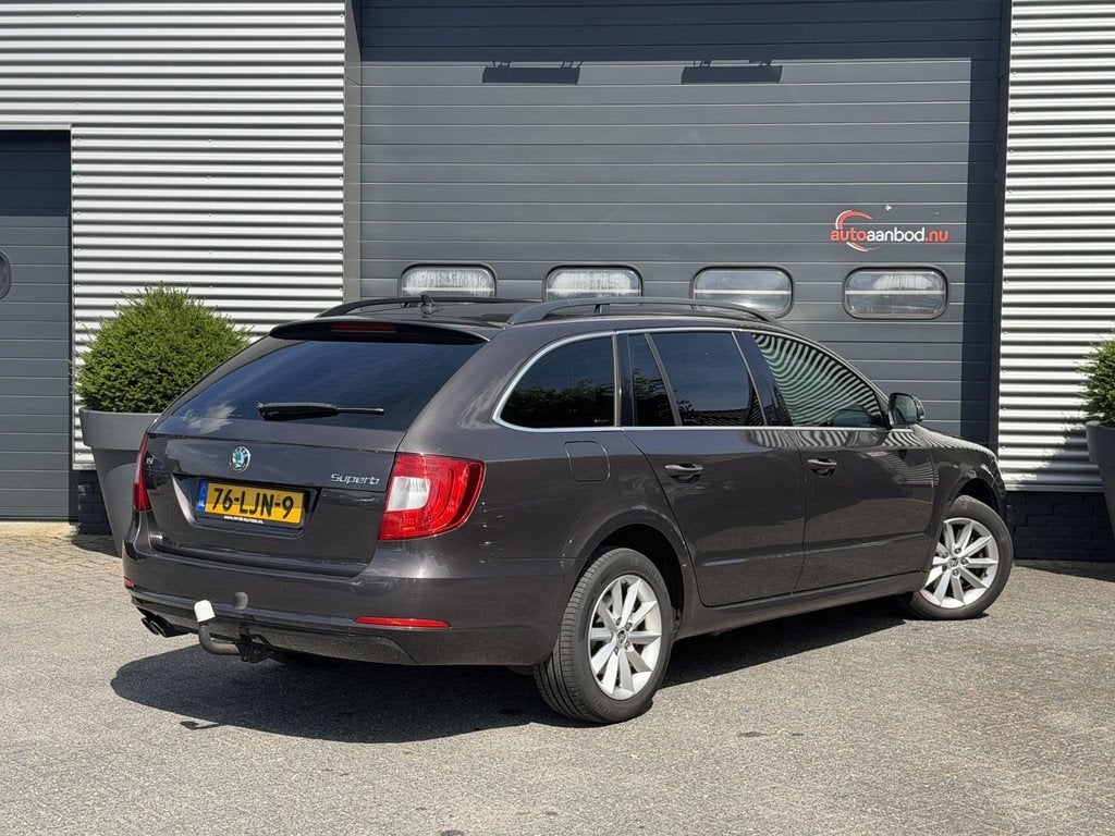 Skoda Superb Combi 1.8 TSI Comfort Business Line | Navigatie, Auto's, Skoda, Voorwielaandrijving, Euro 5, Stof, Gebruikt