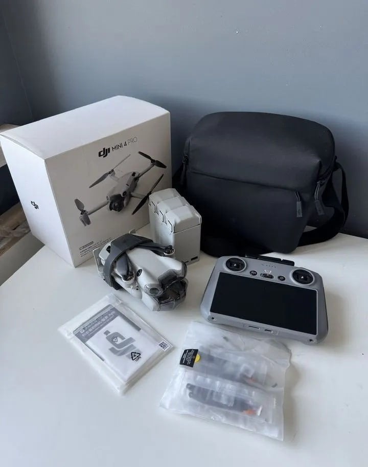 DJI Mini 4 Pro Fly More Combo Plus (DJI RC 2), Drone avec caméra, 5 à 10 km, Comme neuf, DJI