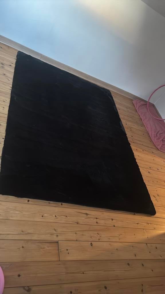 Mooi super zacht tapijt met half lang haar, Huis en Inrichting, Stoffering | Tapijten en Vloerkleden, Ophalen, Zwart, 150 tot 200 cm