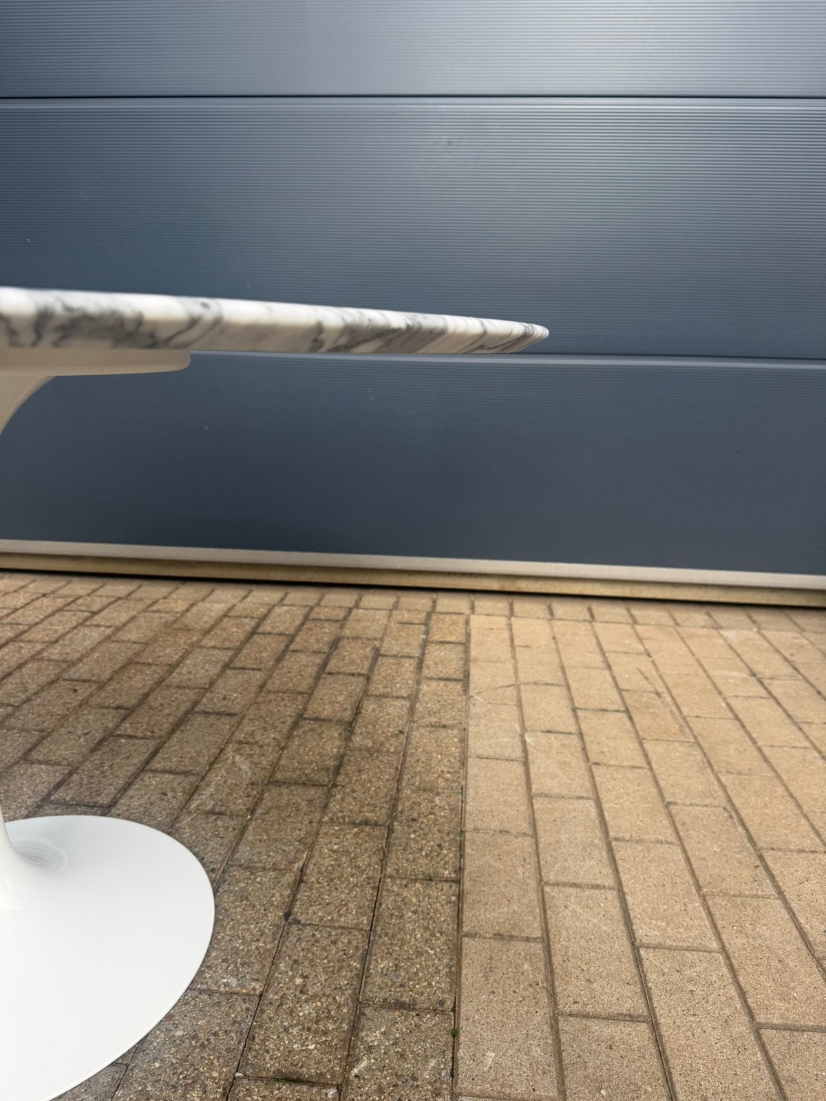 Originele Knoll Tulip Arabescato Mat 137/152 rond NIEUWSTAAT, Huis en Inrichting, Ophalen of Verzenden, Cassina b&b italia vitra artifort leolux sede mah jong togo
