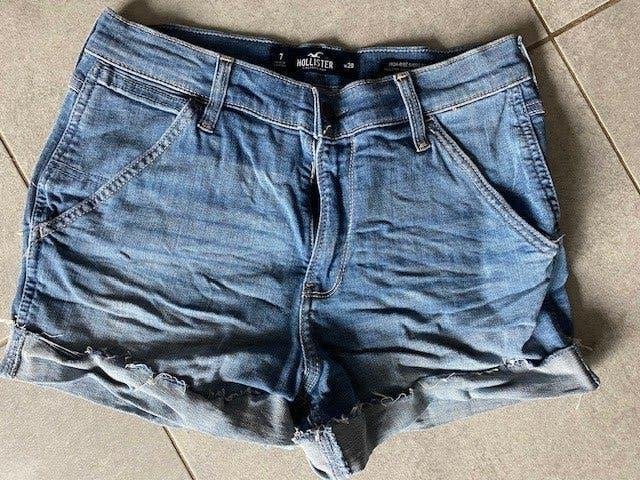 Hollister Toffe jeansshort maat 28  nieuwstaat, Kleding | Dames, Spijkerbroeken en Jeans, Blauw, Ophalen of Verzenden, Zo goed als nieuw