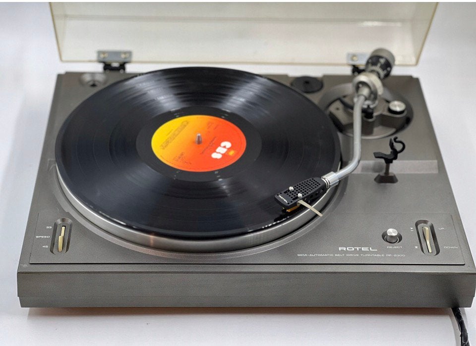 Rotel RP-2300 platenspeler , gereviseerd !, TV, Hi-fi & Vidéo, Enlèvement, Comme neuf, Tourne-disque