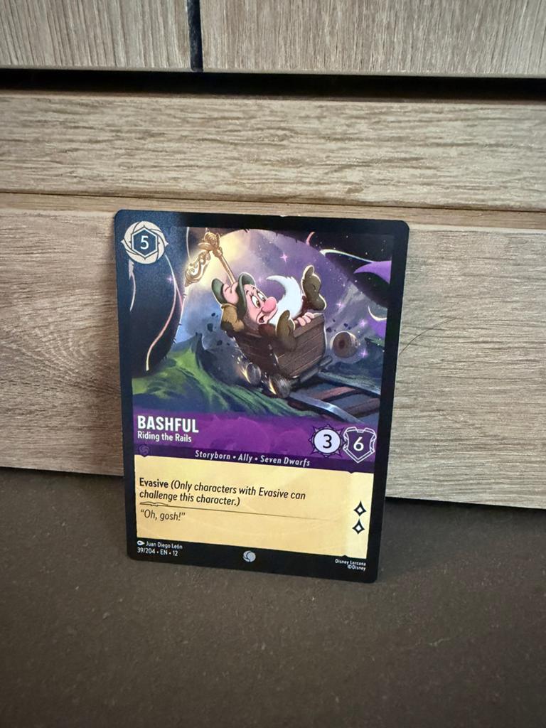 Disney Lorcana – Bashful Riding the Rails Common, Hobby en Vrije tijd, Ophalen of Verzenden, Booster, Foil