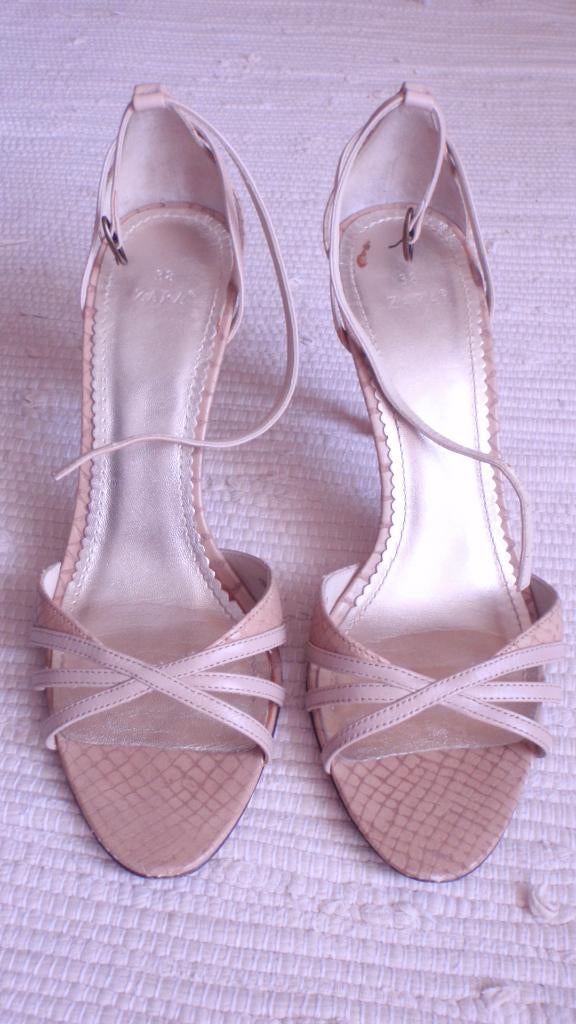 Elegante beige sandaaltjes ZARA - maat 38, Zara, Ophalen, Beige
