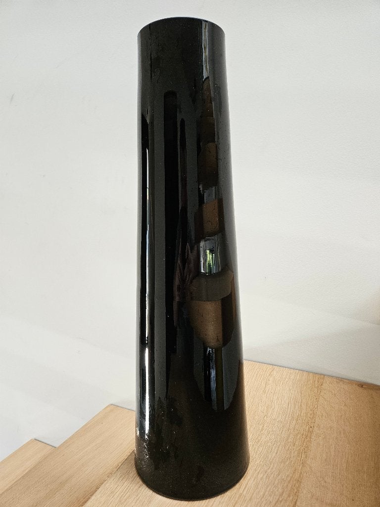 Vase contemporain en verre noir - Chris Oliver, Maison & Meubles, Accessoires pour la Maison | Vases, Enlèvement ou Envoi, Noir