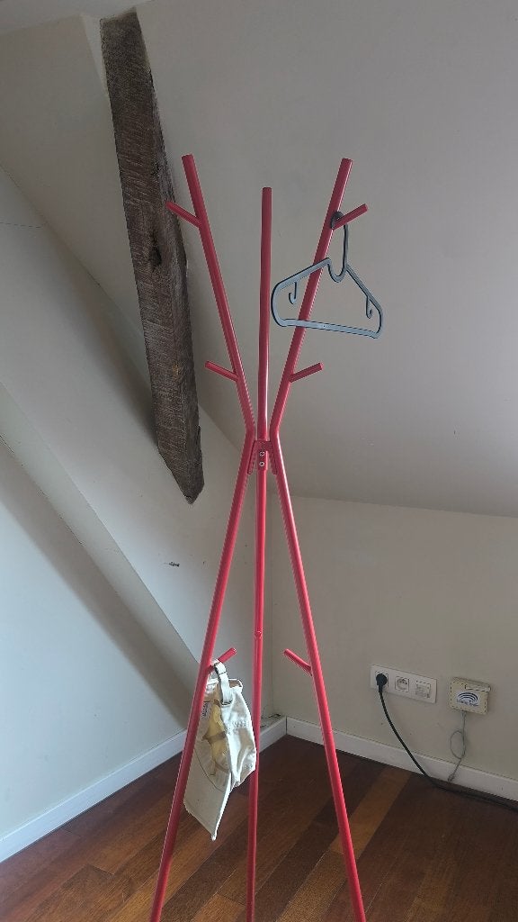IKEA EKRAR kapstok – rood, Huis en Inrichting, Woonaccessoires | Kapstokken, Ophalen, Zo goed als nieuw, Metaal, Staande kapstok