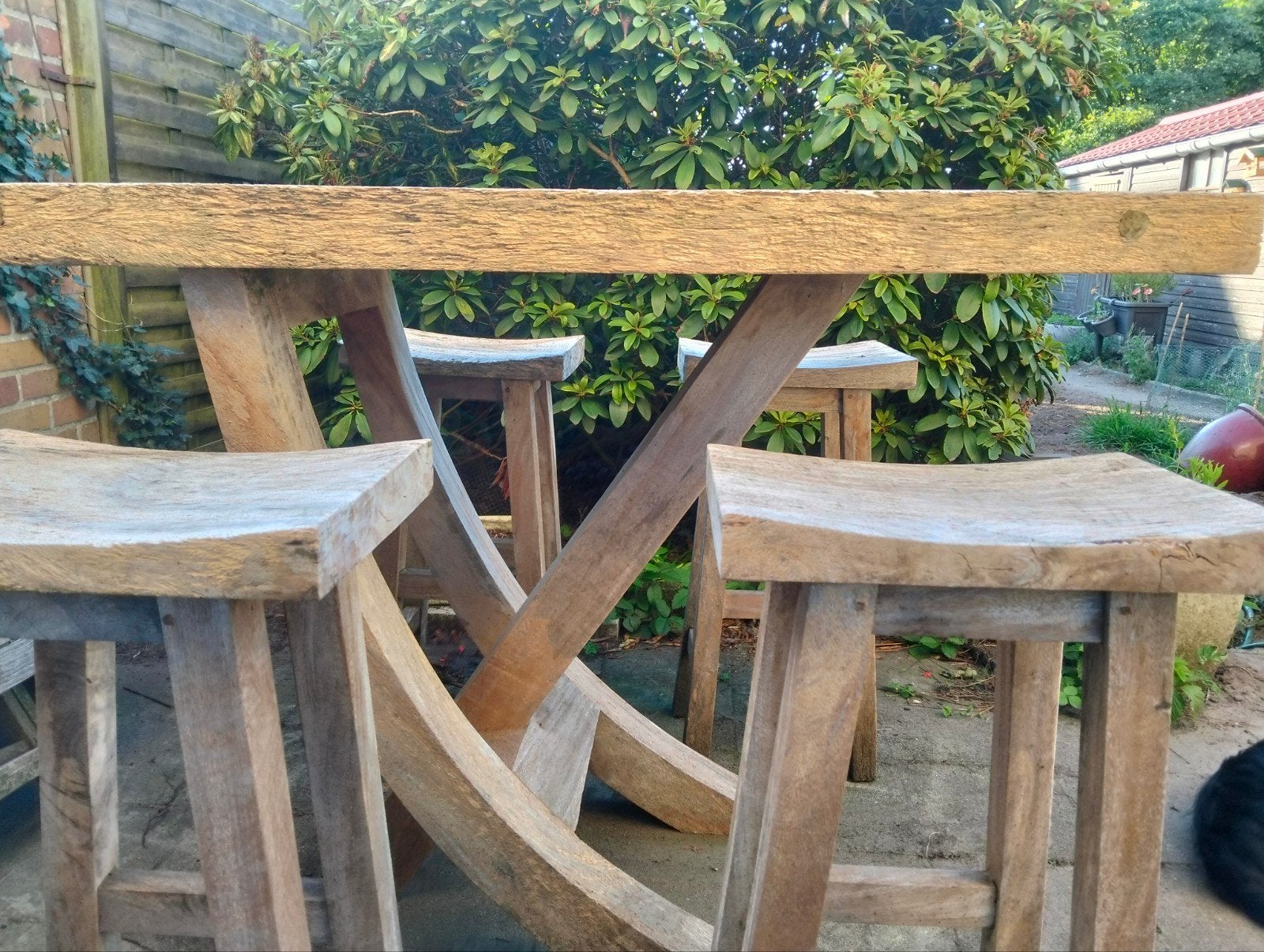 unieke boomstam bartafel met 4 krukken, Tuin en Terras, Ophalen, Hout