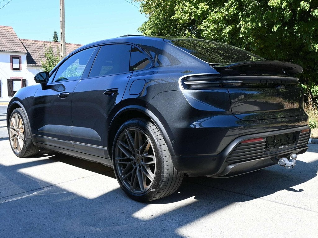 Porsche Macan E-Macan 100Kw - Pano - Bose - Inno - Attelage, Auto's, Automaat, Gebruikt, Zwart, 2920 kg