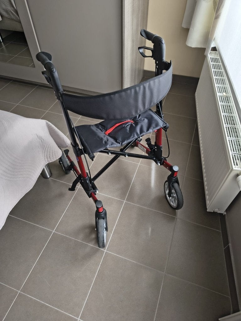 Degelijke lichtgewicht inklapbare rollator incl zitting tas, Diversen, Rollators, Ophalen, Opvouwbaar, Zo goed als nieuw