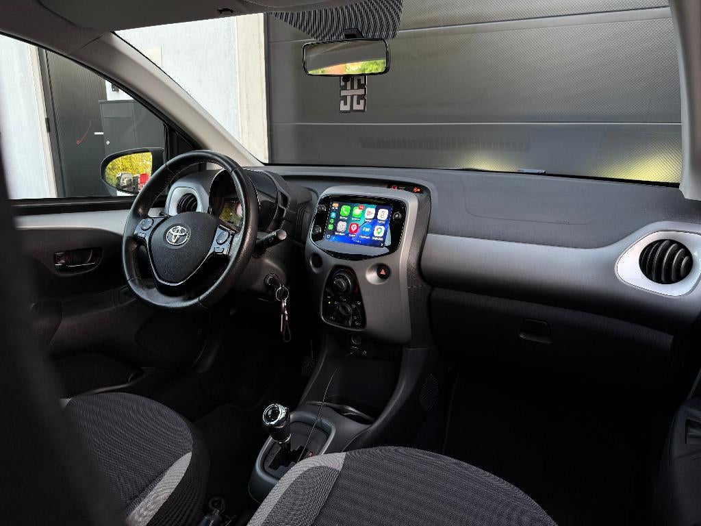 Toyota Aygo 1.0i Automaat - CarPlay - Camera - Garantie, Auto's, Toyota, Stof, 5 zetels, 5 deurs, 3 cilinders