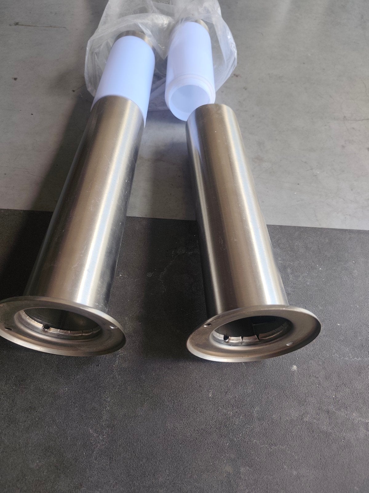 2x lampes extérieure neuves 220v culot e27, Enlèvement