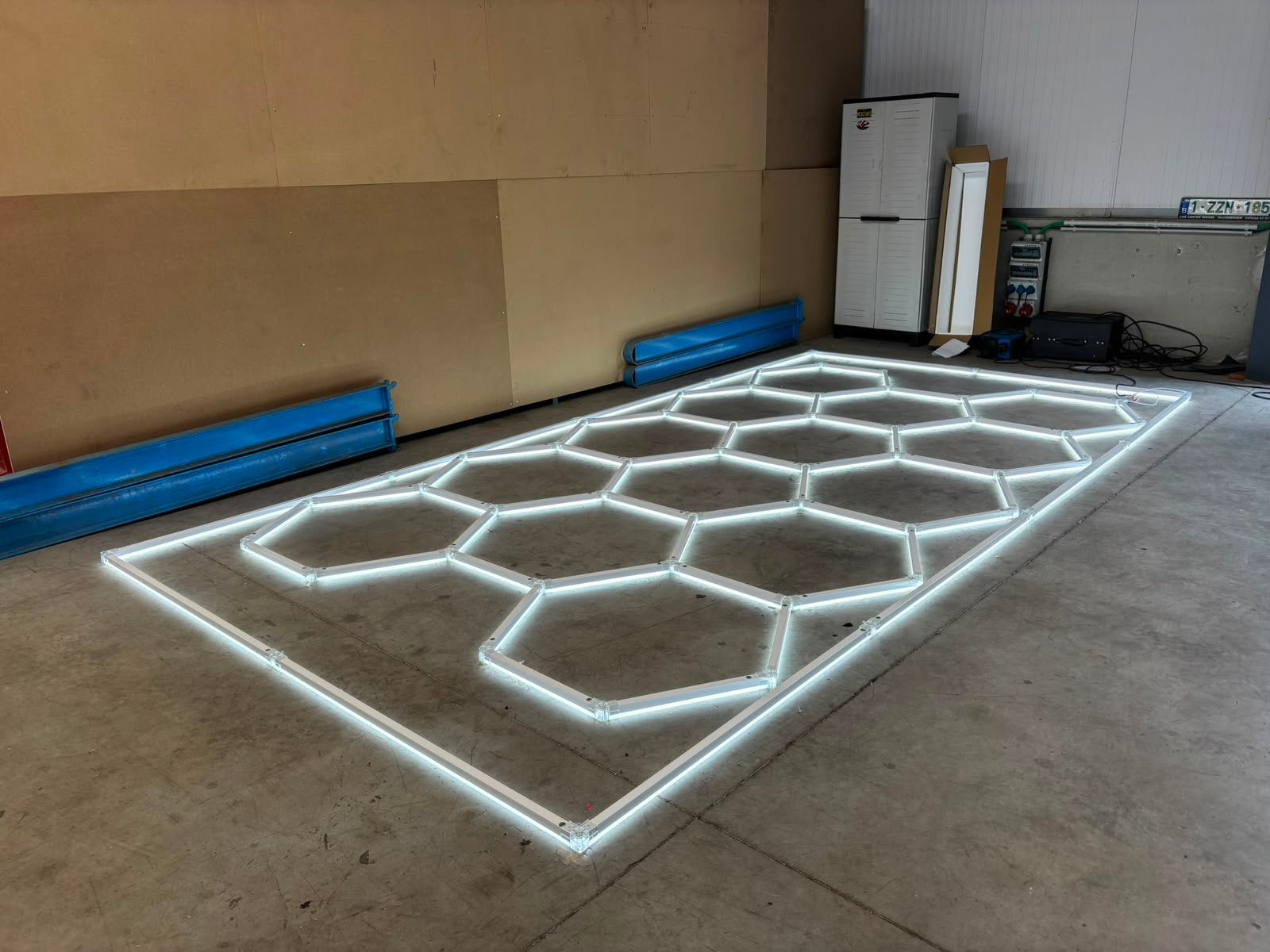 Hexagon showroom verlichting nieuw, Ophalen, Zo goed als nieuw