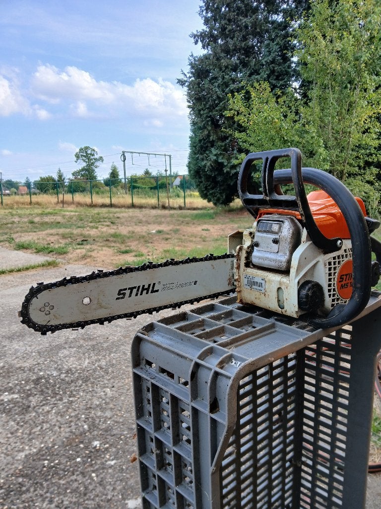 Kettingzaag Stihl MS180 + slijpgerief, Tronçonneuse, 30 à 70 mm, Enlèvement, Utilisé