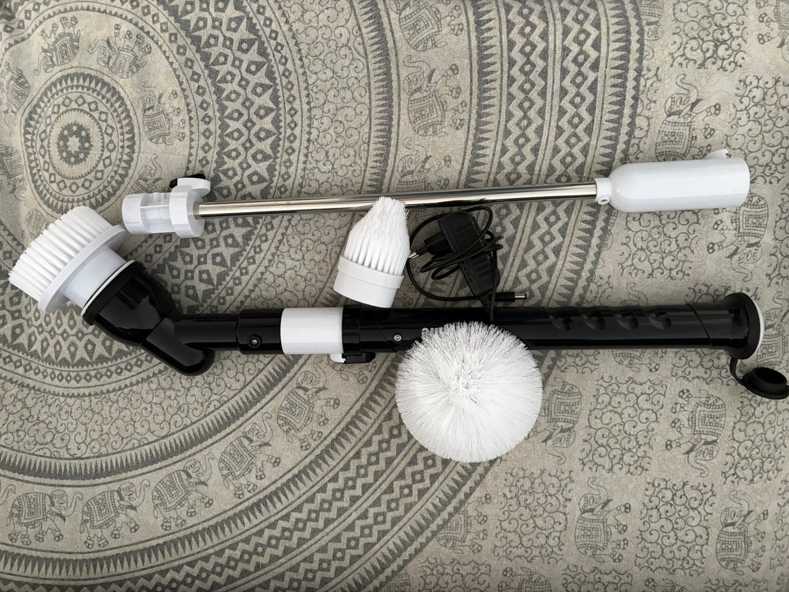 Brosse de nettoyage neuve avec rallonge et chargeur