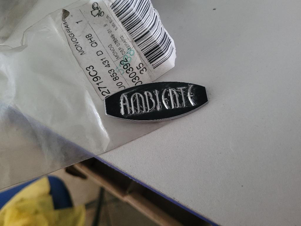 Monogramme "AMBIENTE" Skoda Octavia 1 - Réf 1U0853431D NEUF, Autos : Pièces & Accessoires, Carrosserie & Tôlerie, Haillon arrière