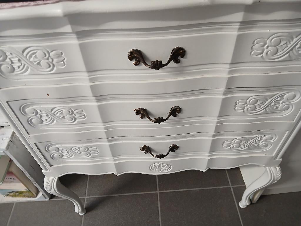 Witte ladenkast, Ophalen