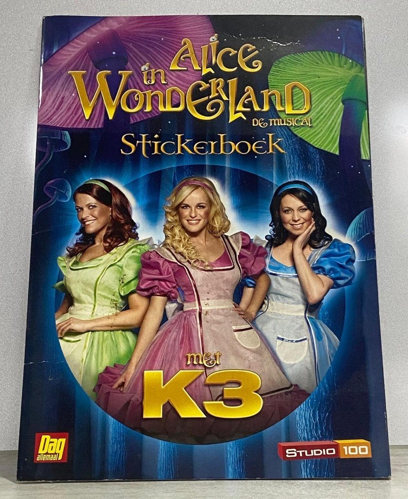 K3 Alice in Wonderland Stickerboek (2011) COMPLEET + POSTER!, Verzamelen, Ophalen of Verzenden, Zo goed als nieuw, Overige typen