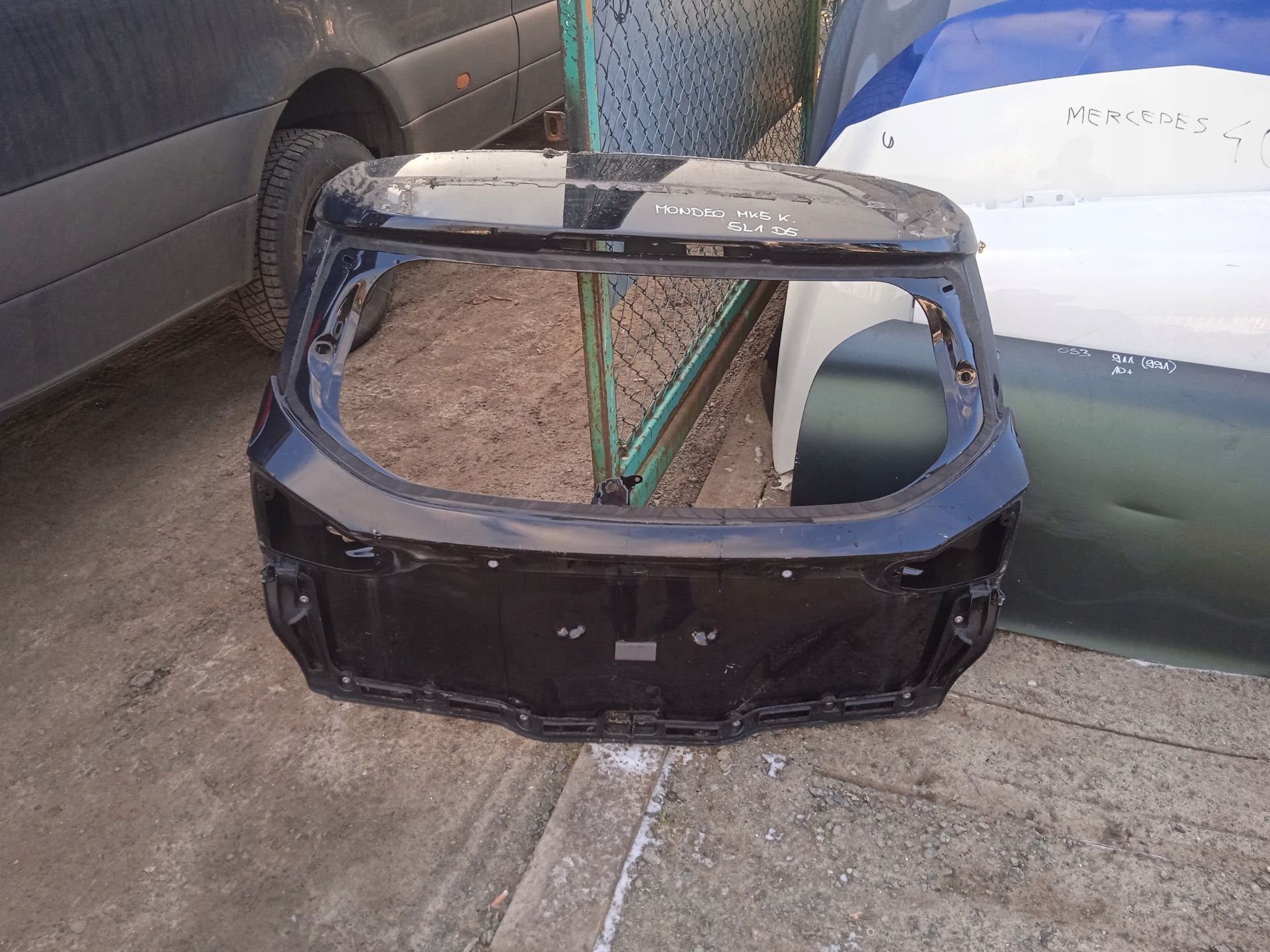 Hayon arri re Ford Mondeo Mk5, Info@ford.com, Porte, Ford Motor Company, American Road 1
48126  Dearborn
