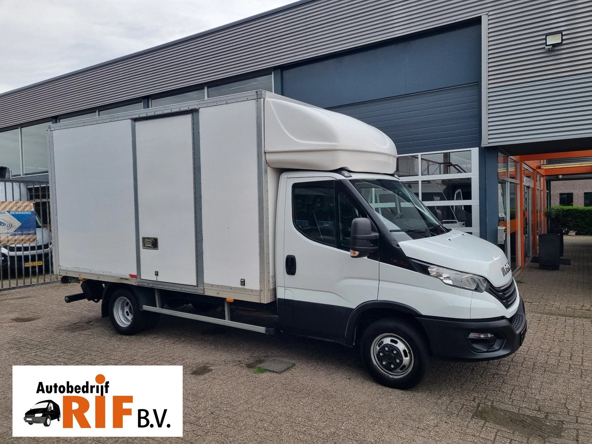 Iveco Daily 35C16 3.0D Koffer/ LBW/ Navi/ Camera (bj 2022), Auto's, Bestelwagens en Lichte vracht, Achterwielaandrijving, Gebruikt
