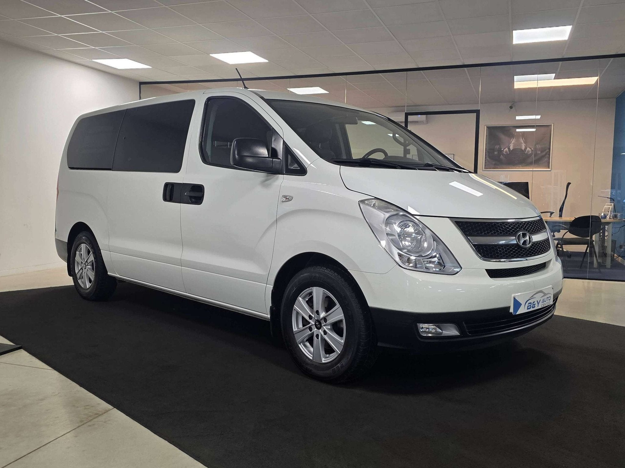 Hyundai H-1 2.5 CRDi Dubbelcabine 6zit / Navi / Trekhaak, Auto's, Voorwielaandrijving, 188 g/km, Stof, Gebruikt