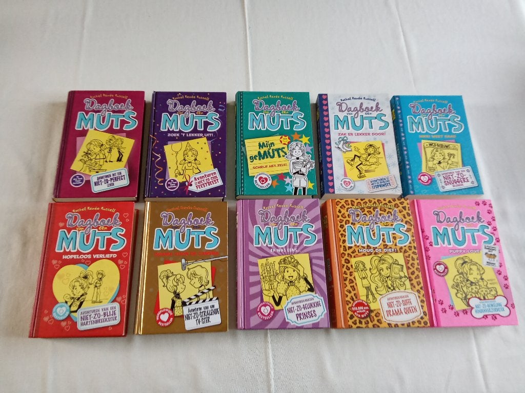 Dagboek van een Muts 10 boeken zo goed als nieuw., Boeken, Ophalen of Verzenden, Zo goed als nieuw, Rachel Renée Russell