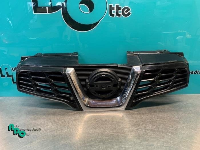 Grille van een Nissan Qashqai (Qashqai 14-), Gebruikt, -, -, Ophalen of Verzenden
