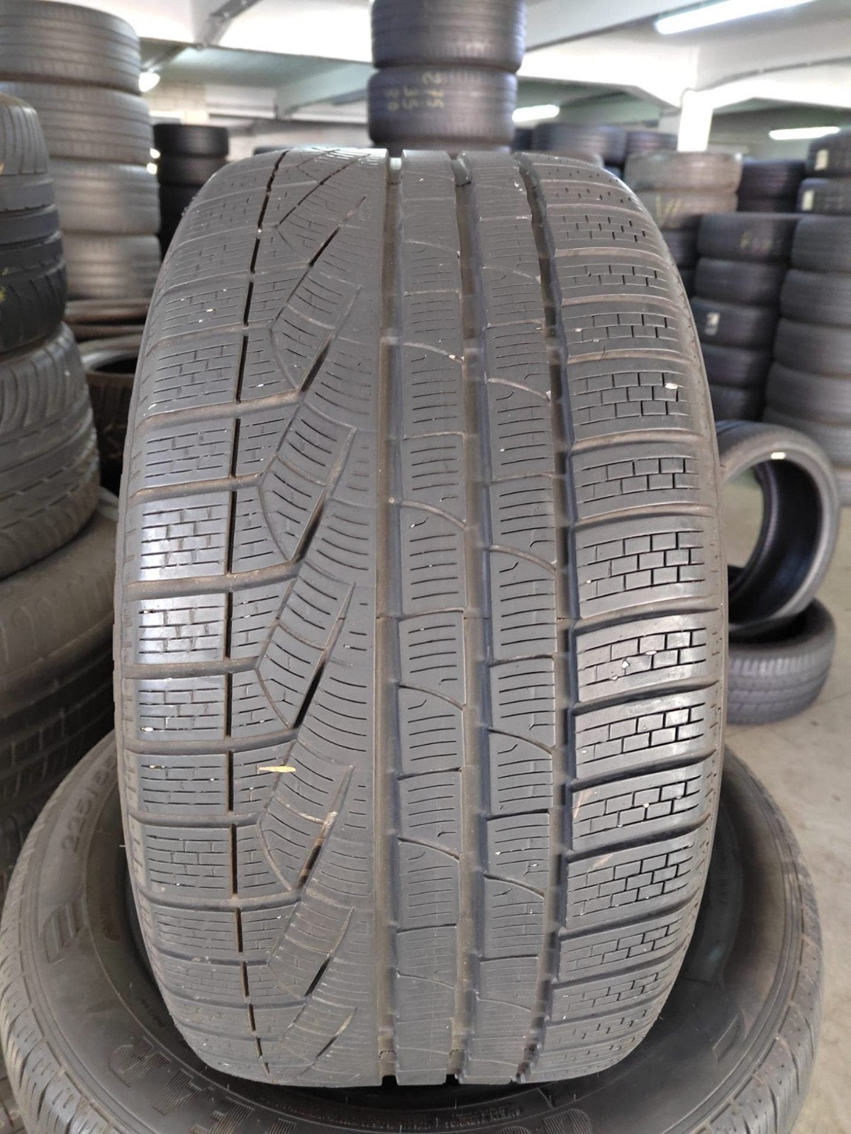 25560r18 255 60 r18 255/60/r18 pirelli avec montage, Enlèvement ou Envoi