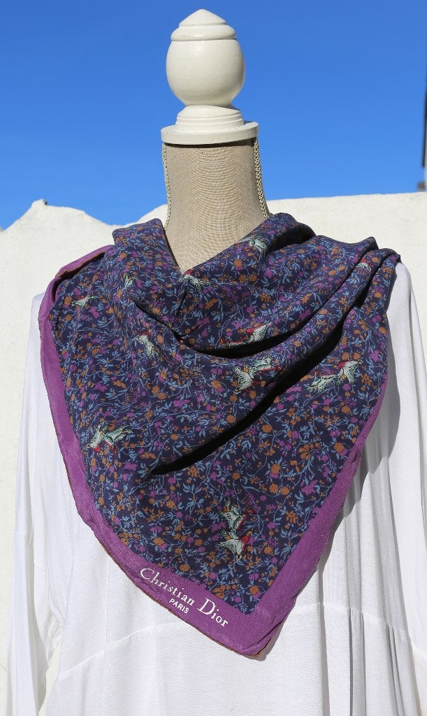 Foulard Vintage en soie - Christian Dior, Vêtements | Femmes, Bonnets, Écharpes & Gants, Christian Dior, Enlèvement ou Envoi, Comme neuf