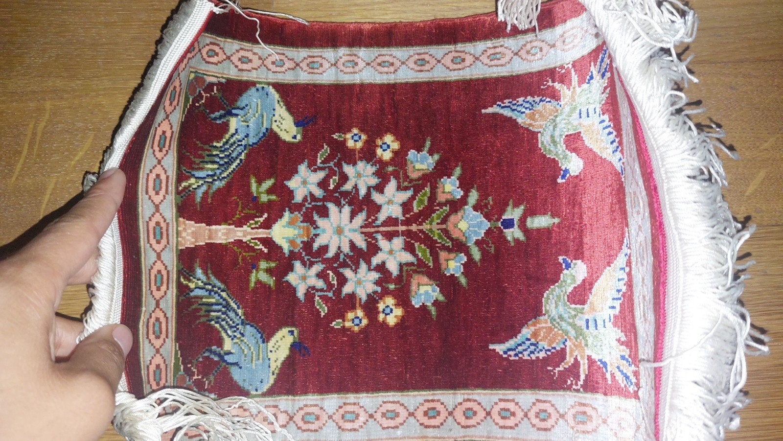 Tapis 100 % soie, Enlèvement