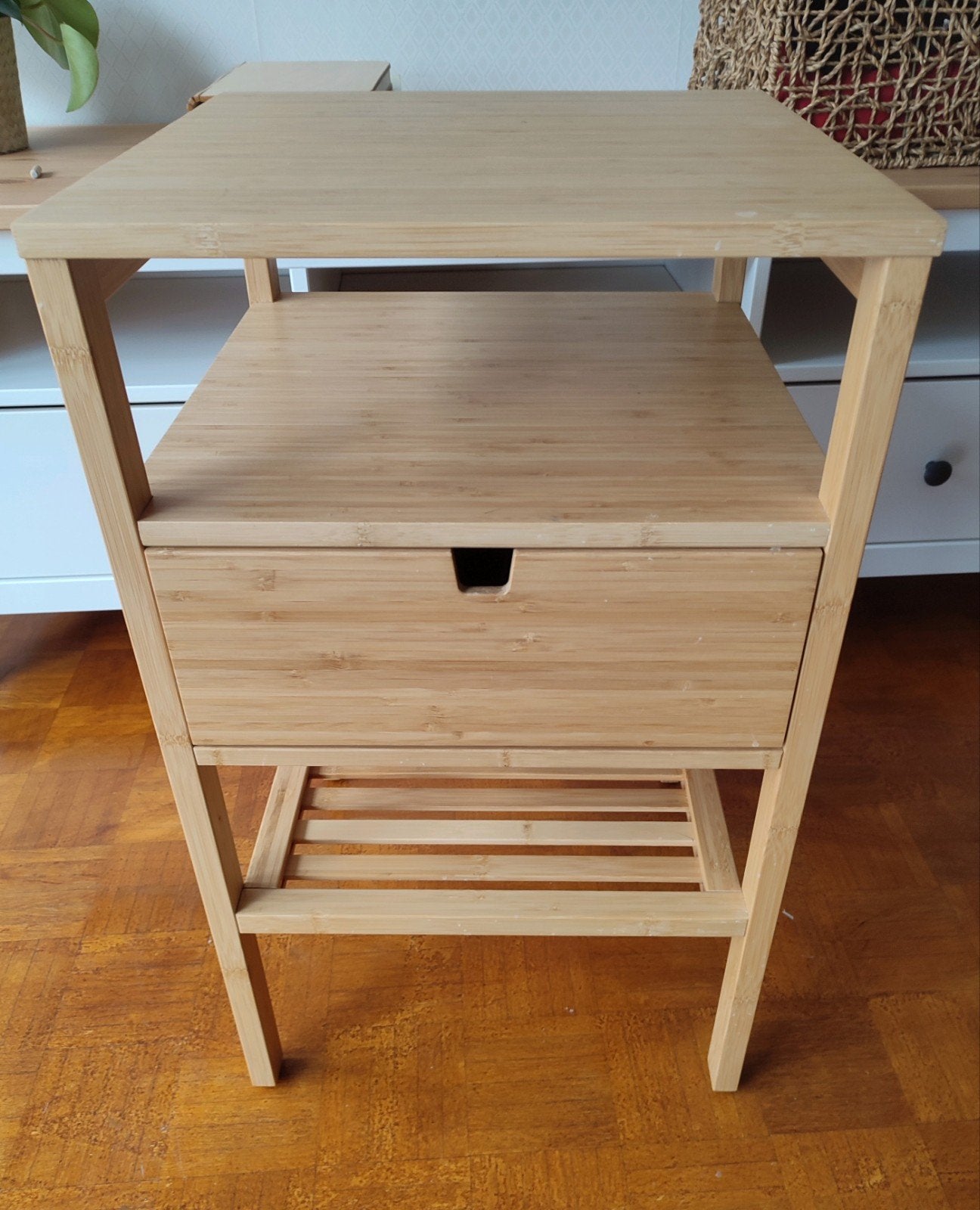 Table de chevet NORDKISA (IKEA), Enlèvement