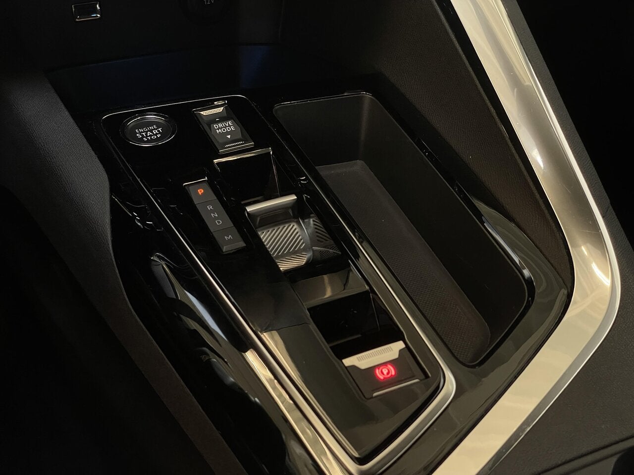 Peugeot 3008 1.2i Active Pack AT8 *Camera*Carplay*Navigatie, Auto's, 1199 cc, USB, 0 kg, Bedrijf