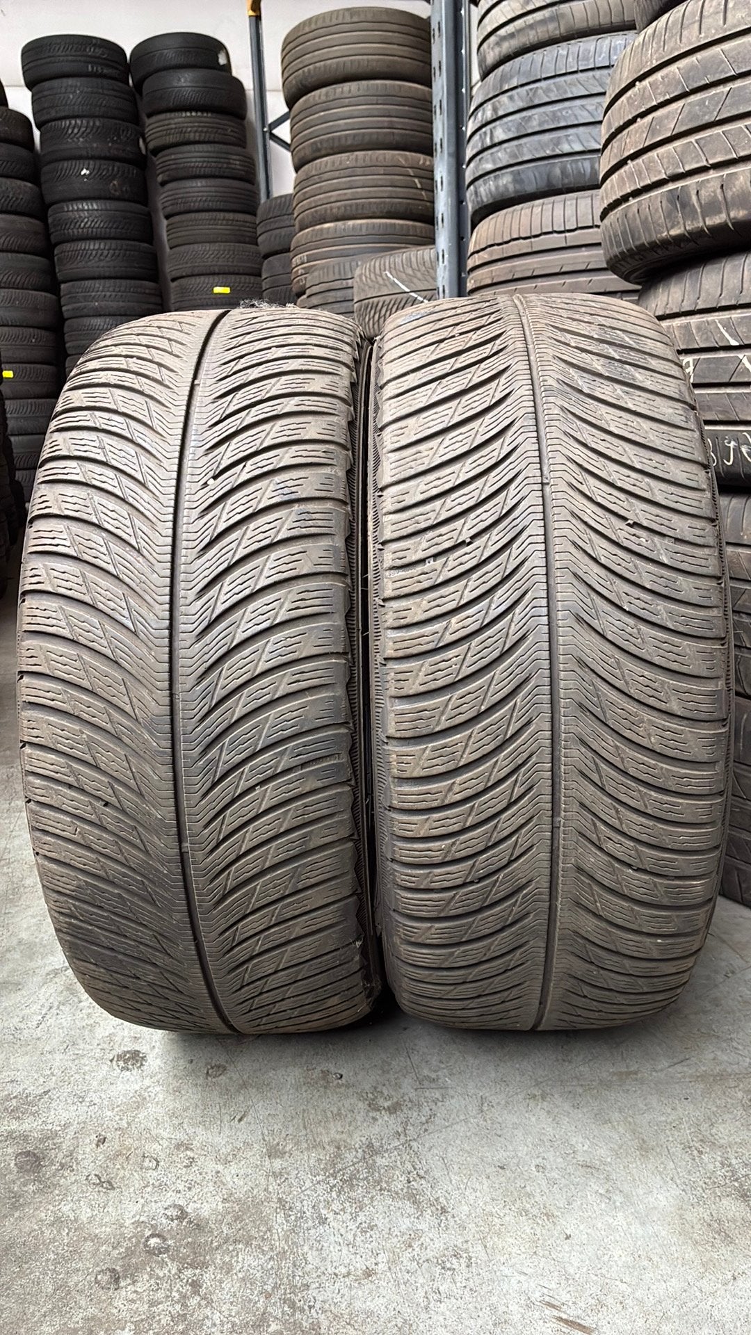 Pneus d'hiver 2354518 235/45/18 235/45R18 marque Michelin, Enlèvement