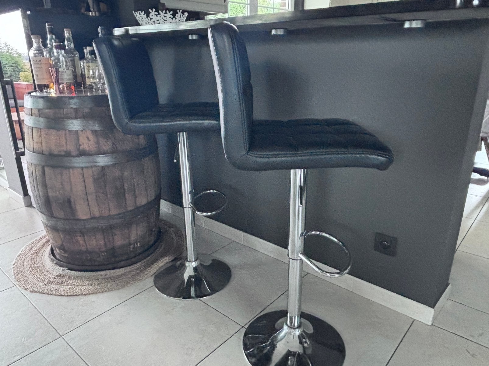 Tabourets de bar en simili cuir, 2 tabourets, Enlèvement, Comme neuf, Cuir