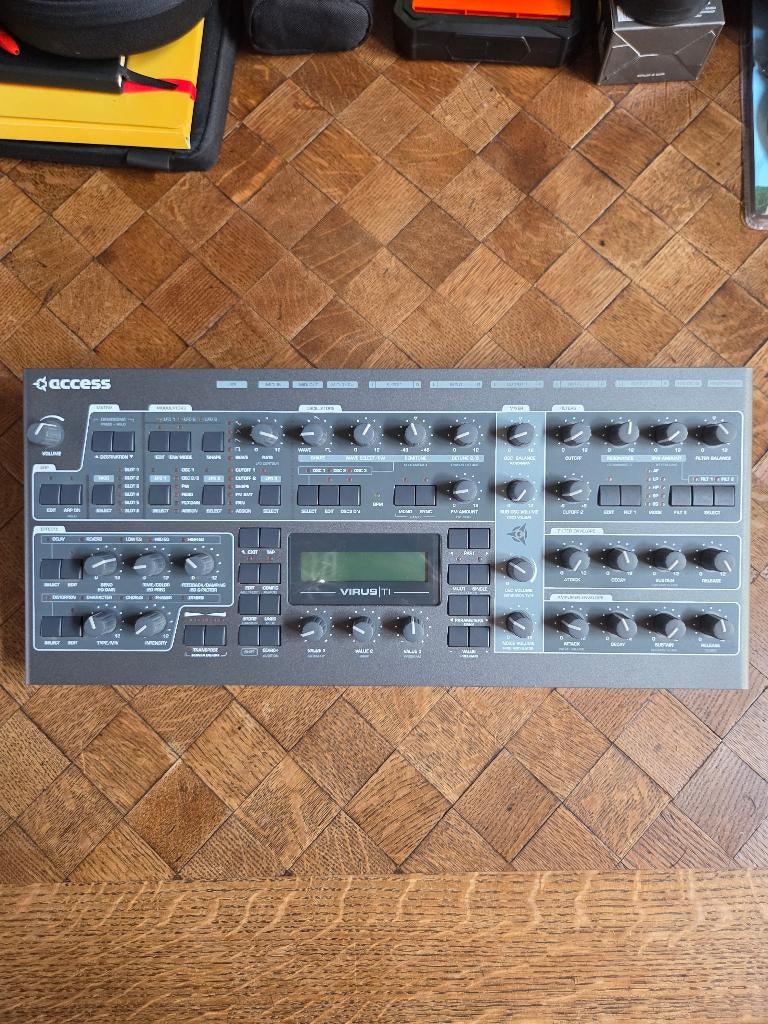 Accédez à VIRUS TI2, Musique & Instruments, Synthétiseurs, Autres marques, Autres nombres, Enlèvement, Utilisé