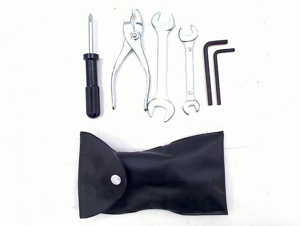 ENSEMBLE D'OUTILS GSX R 600 2011-2015 (GSXR600 L1-L5), Dhr. S. di Majo, Utilisé, Info@cama-motorparts.nl, P.J. Troelstraweg 8 8
3144 CX  MAASSLUIS, NL