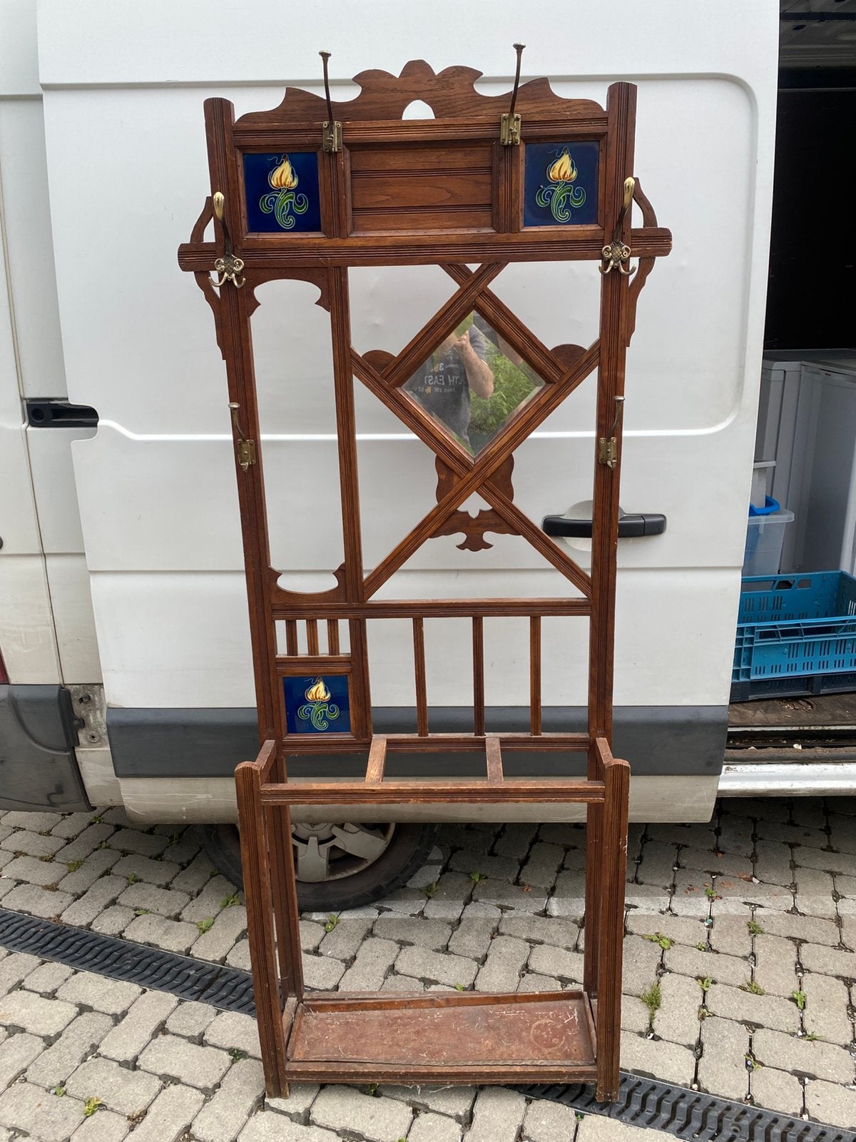 Porte Manteau, Ophalen