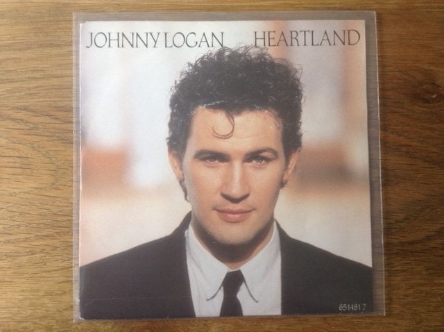 single johnny logan, 7 inch, Ophalen of Verzenden, Rock en Metal, Fotohoes