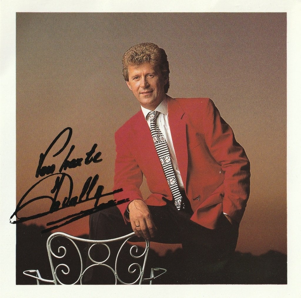 Jo Vally - foto met handtekening (14x14) - 1995, Verzamelen, Ophalen of Verzenden, Zo goed als nieuw, Foto of Kaart, Gesigneerd