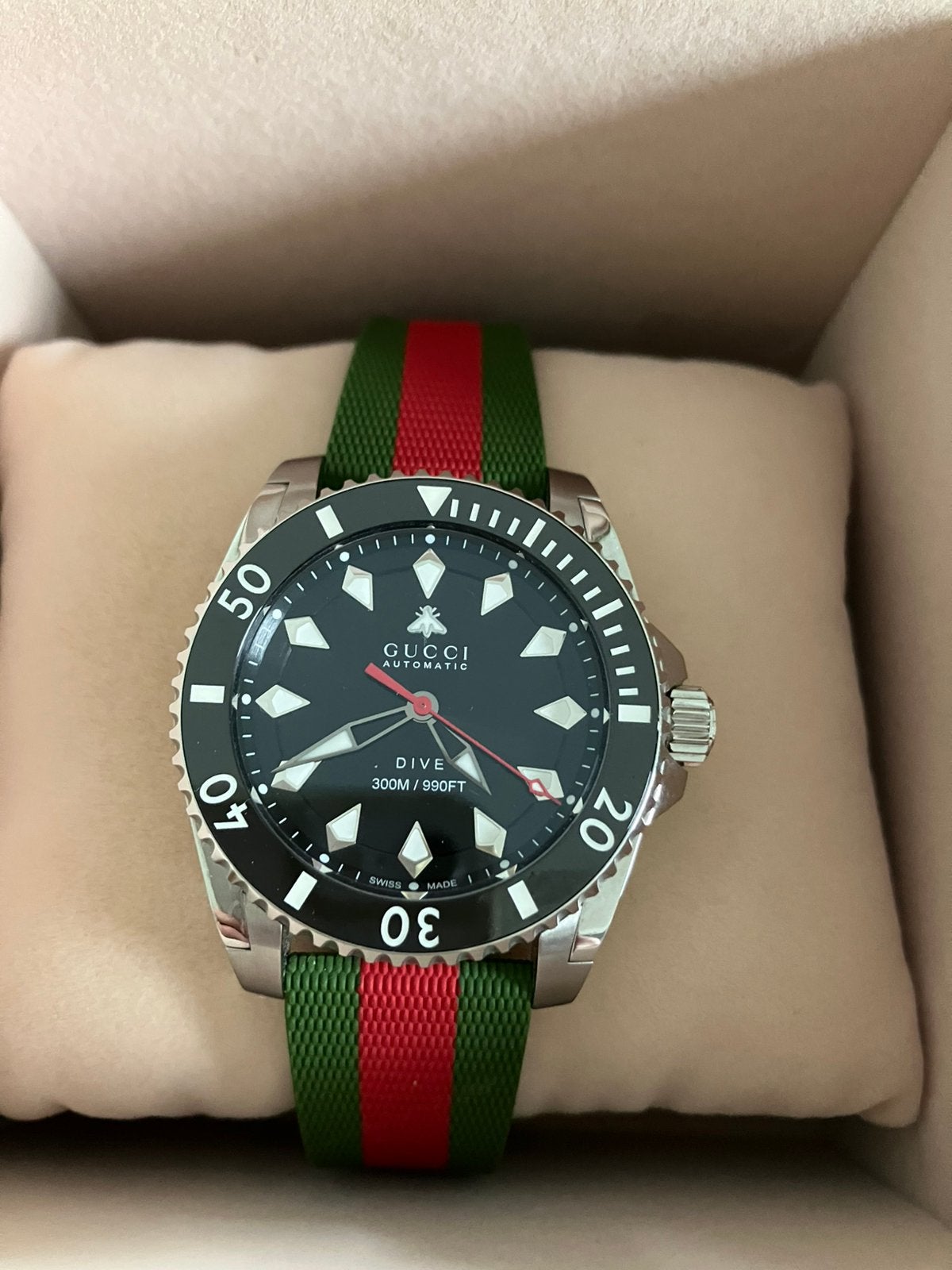 Gucci Dive Automatic, nieuwstaat!, Bijoux, Sacs & Beauté, Montres | Hommes, Enlèvement, Comme neuf